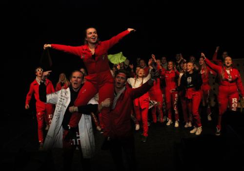 "Russerevolusjonen", Byåsen videregående skoles russerevy i 2017. Foto: Anders Holstad Lilleng. 