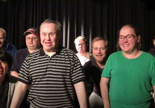 en teatergruppe avbildet